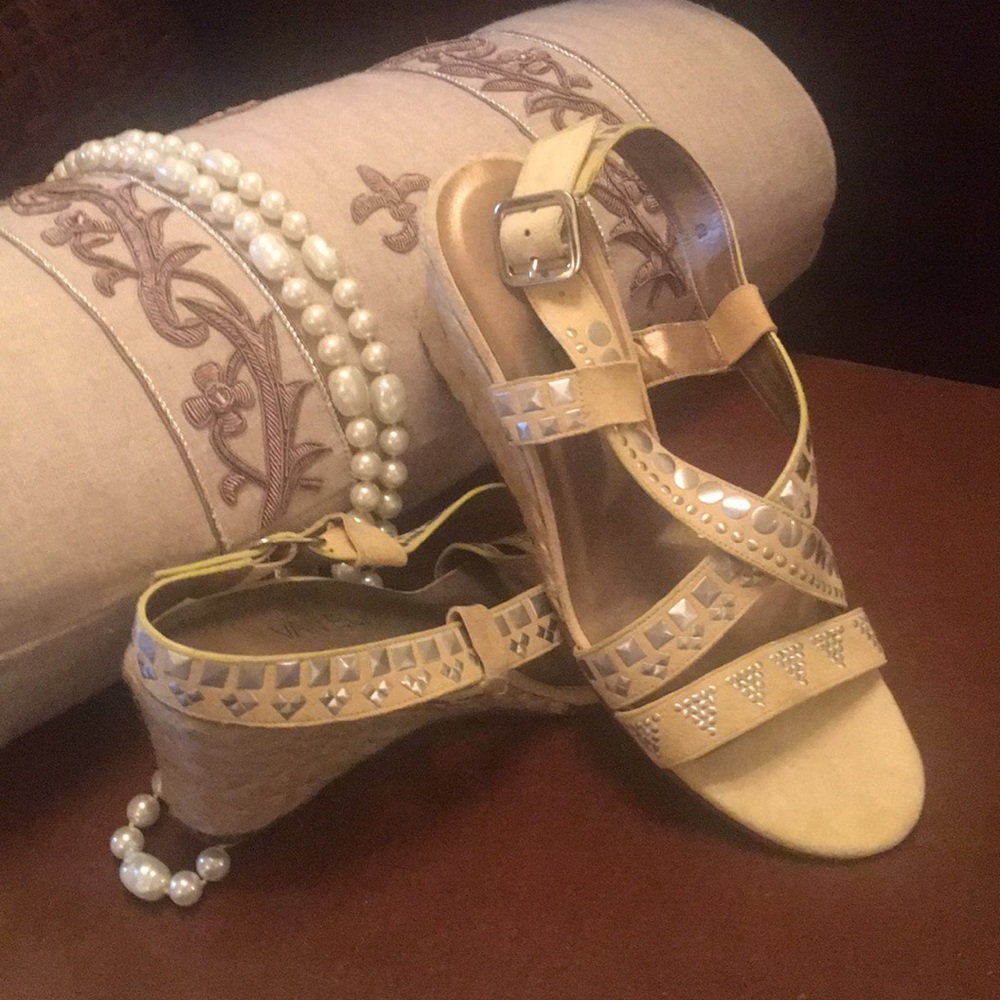 Vaneli pale lime wedge sandal - 8M